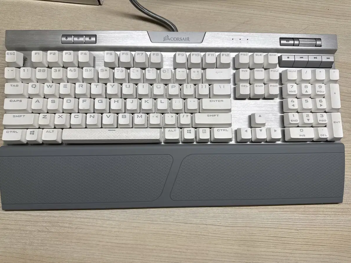 커세어 corsair k70 se 은축